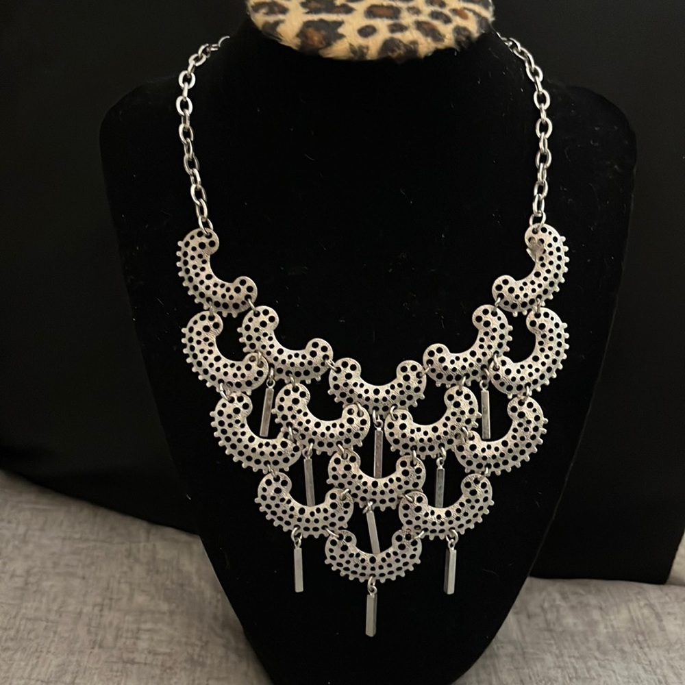 Sarah Coventry Charisma Silver Tone Bib Necklace